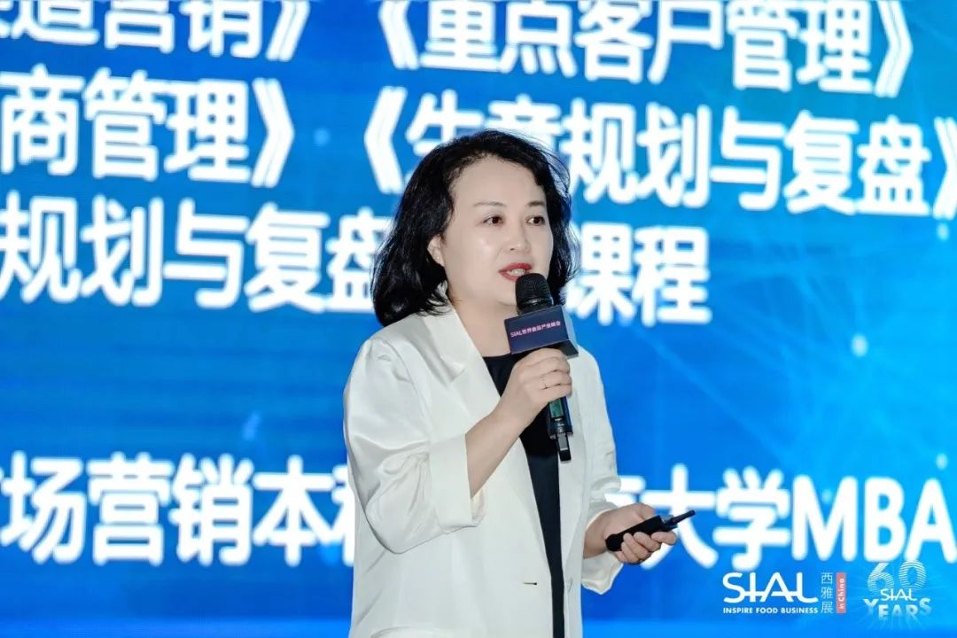 快消行業(yè)金牌培訓(xùn)師，原快消行業(yè)世界500強(qiáng)品牌方業(yè)務(wù)高管王曉莉